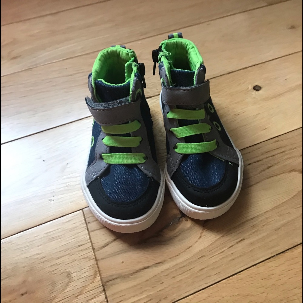 Cat and Jack size 4 baby boy shoe